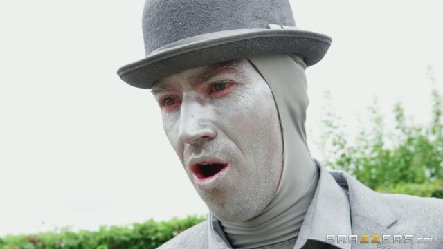 Превью Мим прямо на улице трахается с прохожей раком и кончает на ее красивые прелести № 2059