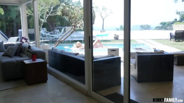 Превью Блондинка нежно полирует растянутой вагиной бритый елдак друга № 2084