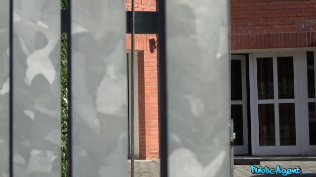 Превью Седой любовник долго и качественно трахал на полу девушку-маляра № 2175