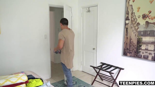 Превью Пацан с серьгой в ухе накидал с утра палок в писечку гламурной студентки № 2185