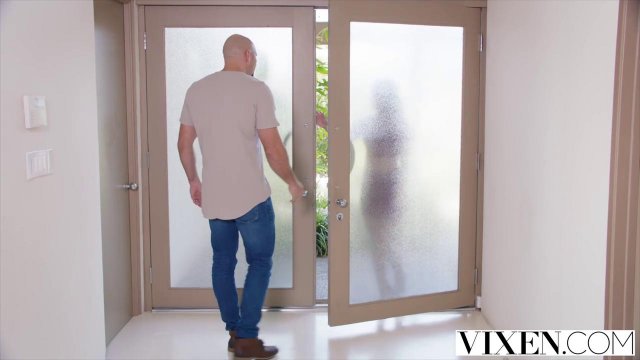 Превью Мощный бодибилдер чуть не разорвал щель подруги гигантским сочным членом № 2264