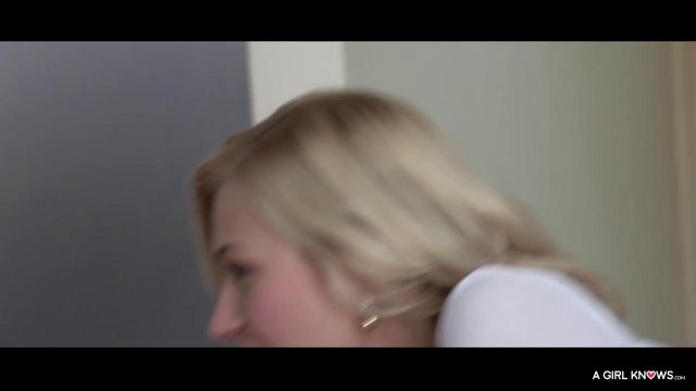 Превью Брюнетка проворным язычком ласкает потную пилотку симпатичной партнерши № 2404