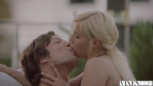 Превью Пловец с трудом вонзил толстый хуец в растянутую ватрушку блондинки № 2932