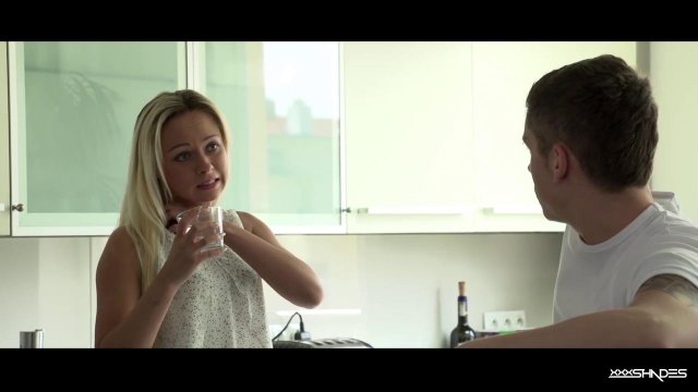 Превью Пацан на кухонном столе занимается любовью с партнершей № 2953