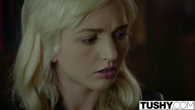 Превью Бизнесмен глубоко обслужил толстым членом мягкую пизденку красотки № 3114