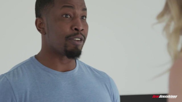 Превью Капитанша чирлидеров согласилась трахнуться с звездой футбольной команды № 35008