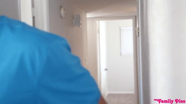 Превью Дафне нетерпелось получить оргазм, поэтому она начала соблазнять своего парня еще в машине № 35111