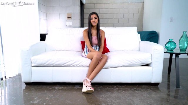 Превью Красивая брюнетка с большой задницей всегда рада толстому члену № 35234