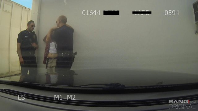 Полицейские оттрахали красивую наркодиллершу и отпустили