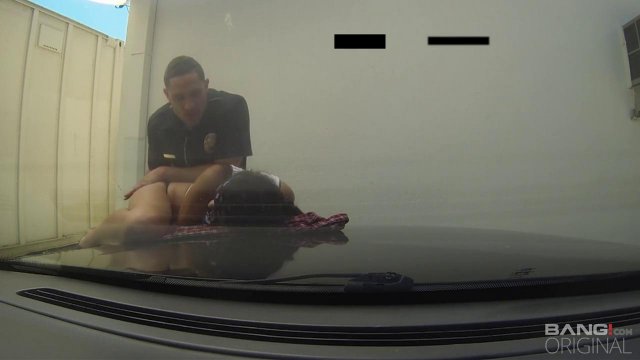 Превью Полицейские оттрахали красивую наркодиллершу и отпустили № 35240