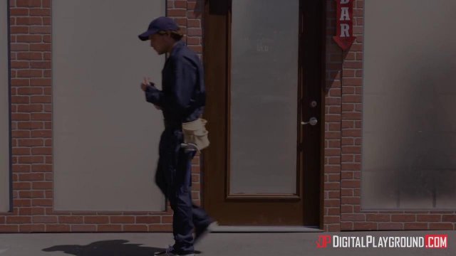 Превью Муж этой сексуальной милфы захотел трахнуть ее вместе с другом № 35312