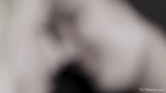 Превью Две прелестные милфы страстно трахаются друг с другом на кухне № 35324