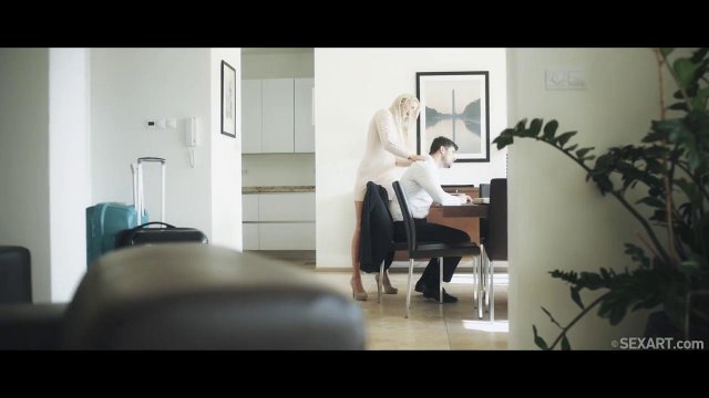 Превью Развратная секретарша соблазнила своего начальника во время обеденного перерыва № 35329