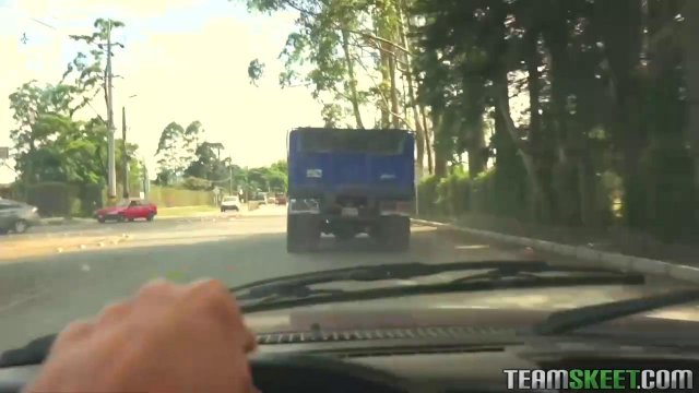 Превью Эта блондиночка обожает страстный секс с восточными мужчинами № 35373