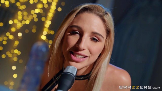 Превью Известная вебкам модель захотела страстного траха в прямом эфире № 35413