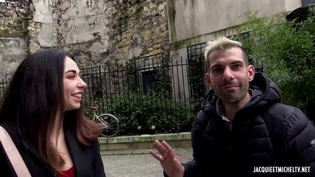 Симпатичному парню удалось уговорить незнакомку на секс за деньги