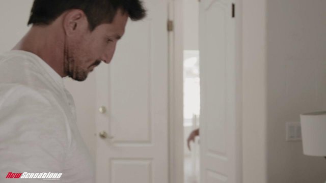 Превью Кудрявая красотка долго кайфовала от кунилингуса и отблагодарила парня минетом № 35461