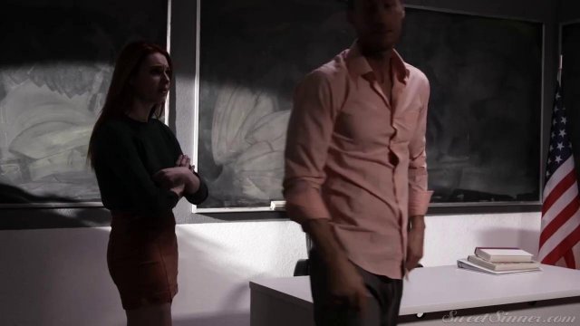 Превью Похотливый препод попросил ее остаться после пар в его кабинете № 35482