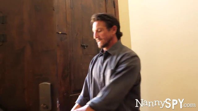 Превью Учитель отымел студентку у себя дома пока жена не видит № 38088