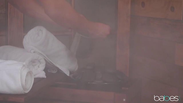 Превью Мужик транул красивую жену с большими сиськами в сауне № 38152