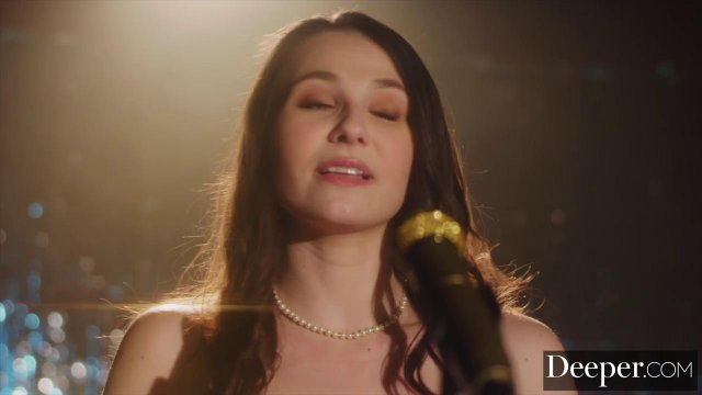 Превью Мужик отодрал красивую брюнетку толстым членом № 38153