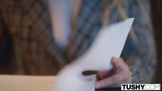 Превью Корейская девушка дает в жопу своему зрелому любовнику № 38178