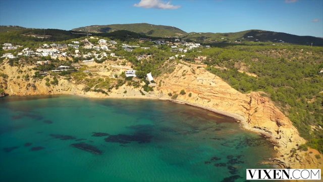 Рыженькой сучке нравится толстый член лысого партнера