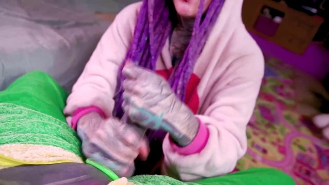 Превью Снял от первого лица минет в исполнении своей неформальной подружки в кигуруми № 39468