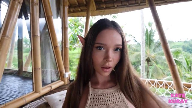 Девушка наслаждается членом парня во время отдыха