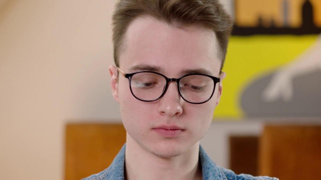 Превью Блонда трясет сиськами на члене во время секса втроем № 42285