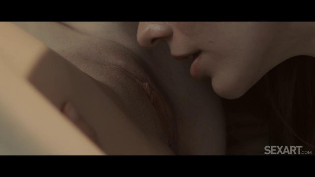 Превью Стройная красотка лезет между ног подруги и нежно лижет № 42709