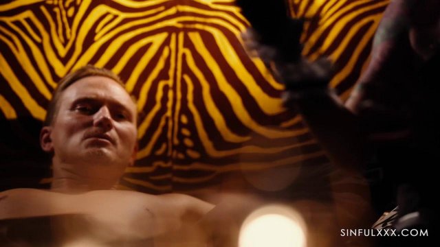 Превью Эротичный МЖМ секс с блондинкой и горячими мужчинами № 42862