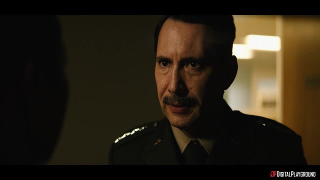 Негр в личном кабинете подарил двум девицам секс втроём