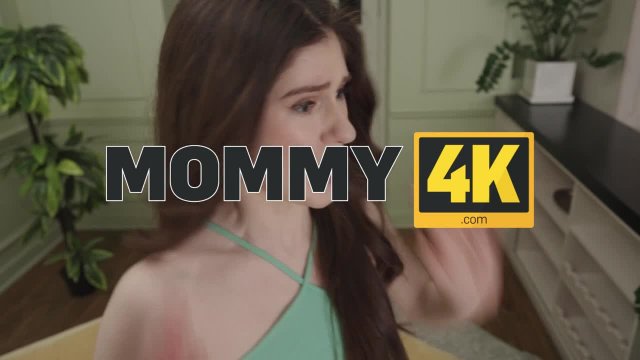 Превью Пока мамы нет дома её дочь развлекается с отчимом № 44645