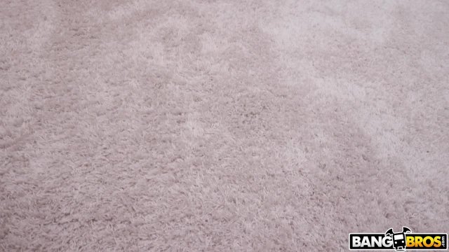 Превью Молодая горничная вместо уборки предпочла межрассовый секс № 44648