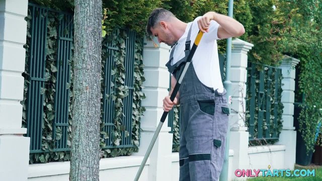 Превью Блондинка в гостиной удовлетворяет потребности своего соседа № 44686