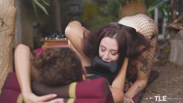 Умелая страпонесса и её любимая подруга