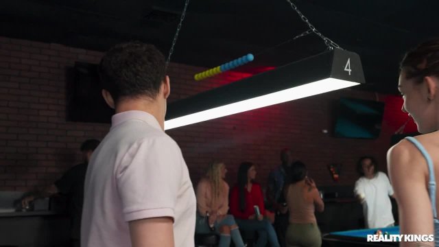 Превью Именно для этих целей она и пришла в бильярдный клуб № 46384